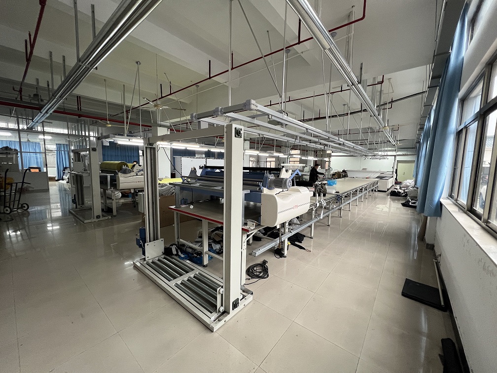 Fully automatic cutting machine